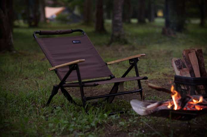 すでに売り切れ続出】リクライニング機能がイイ！ロゴス新作「囲炉裏