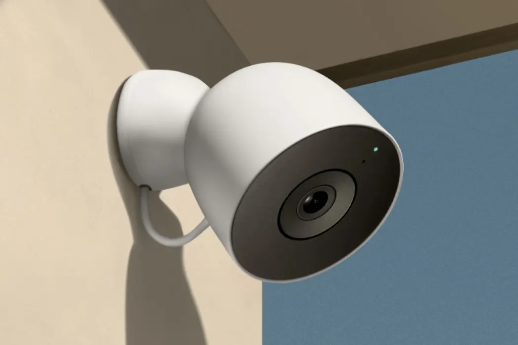 AI 見守りカメラ Google Nest Cam の新型は電源直結