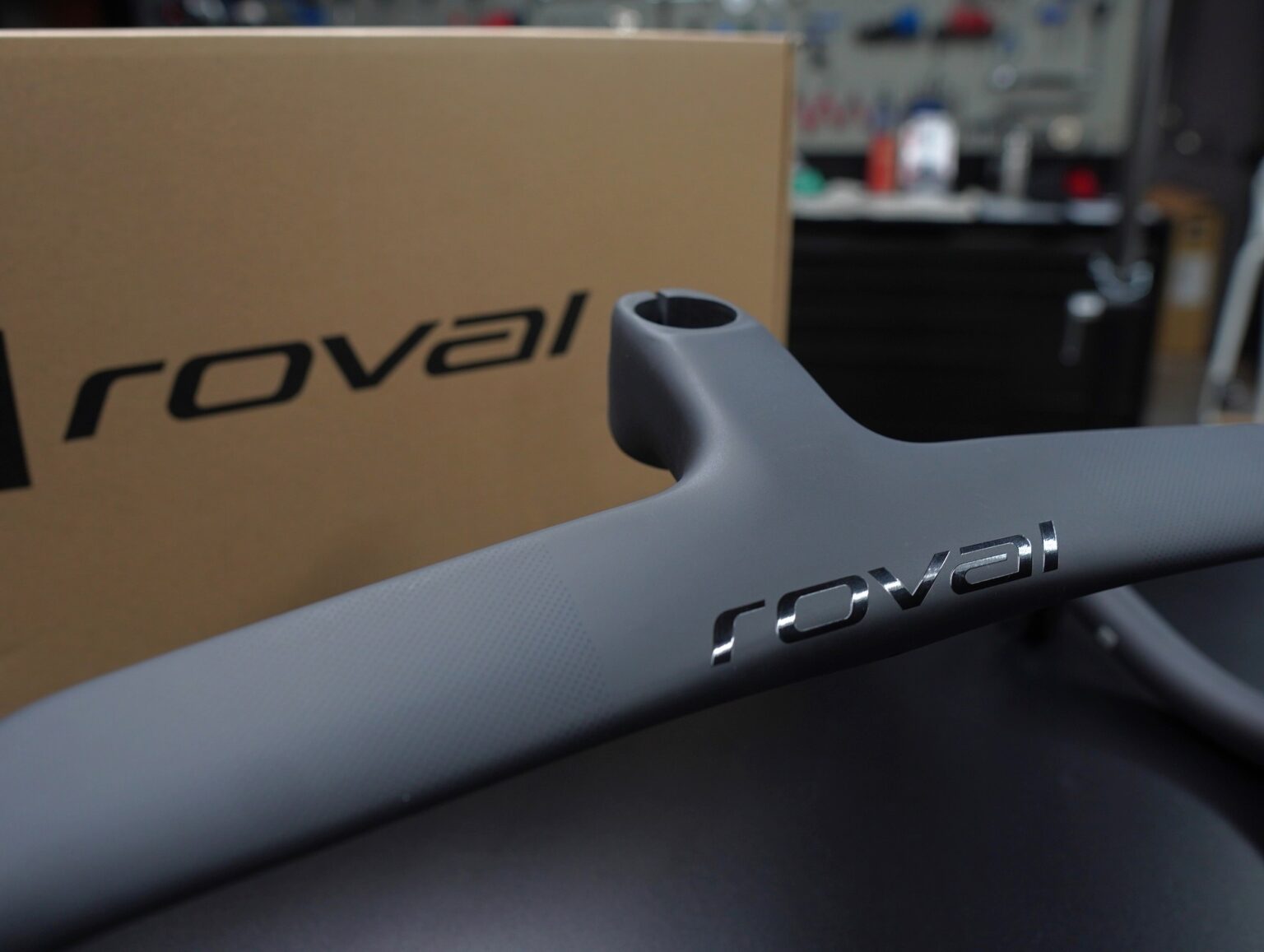 風を切り裂く勝利の形状”「ROVAL RAPIDE COCKPIT」が登場